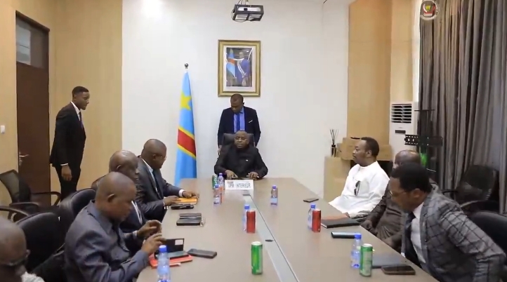 Tshuapa et Kwango : Le VPM Shabani renforce la sécurité et la stabilité avec les députés provinciaux