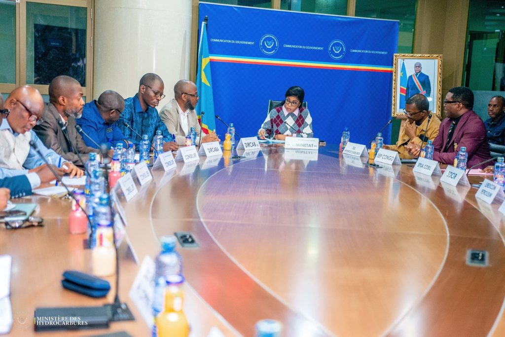Kinshasa face à la crise pétrolière : la Ministre des Hydrocarbures réunit les acteurs pour rétablir l’approvisionnement