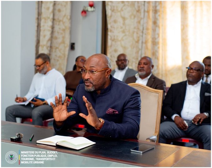 « Kinshasa : Démarrage du contrôle technique obligatoire des véhicules fixé au 3 novembre, avec rigueur et sécurité routière au cœur »