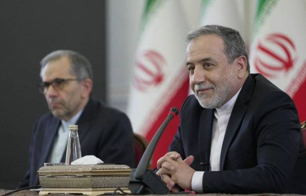 Iran : Araghchi dénonce le double jeu des États-Unis et des Européens et réaffirme la défense des droits nucléaires pacifiques