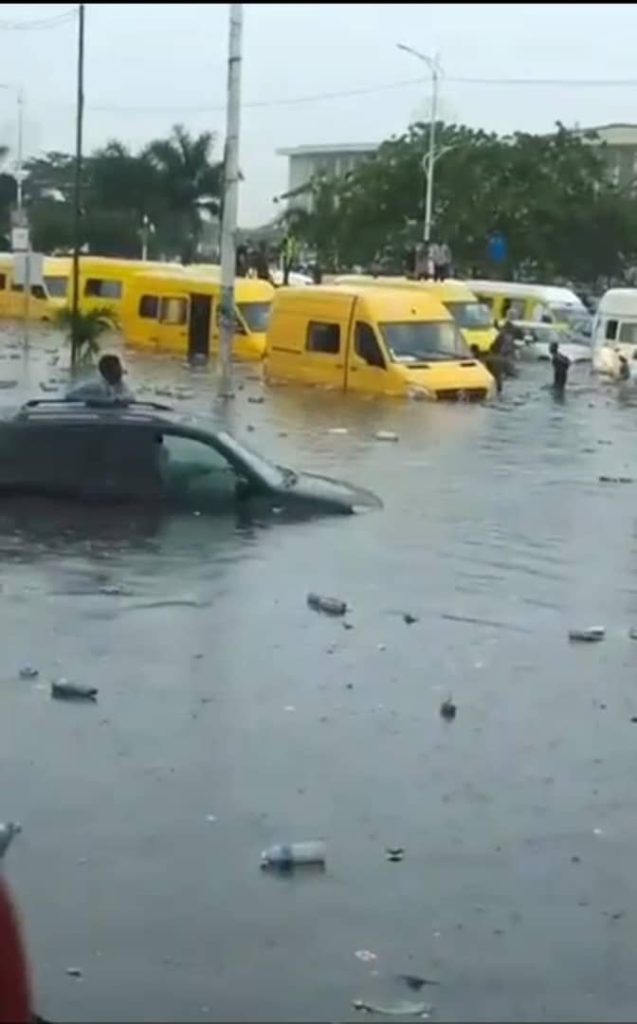 Kinshasa sous les eaux : inondations dramatiques à Sendwe, Huilerie et Kalamu