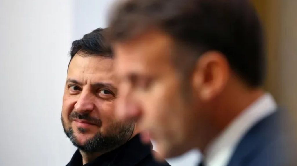 Ukraine : Zelensky à Paris pour une semaine décisive, Trump se dit optimiste sur la paix