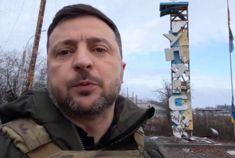 Volodymyr Zelensky félicite les troupes ukrainiennes à Kupyansk : Un exemple de courage et de détermination