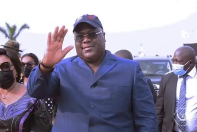 Félix Tshisekedi de retour à Kinshasa : un accueil héroïque de la population pour saluer l’accord de paix avec le Rwanda