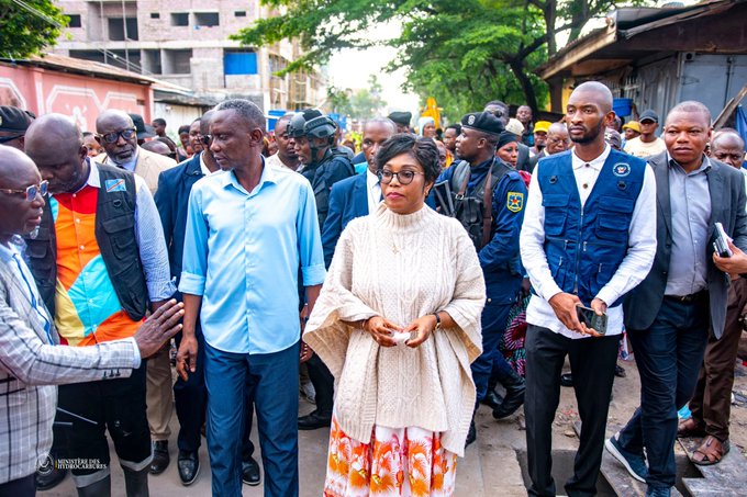 Kintambo : Acacia Bandubola et John Banza supervisent les travaux de modernisation de l’avenue Bandundu