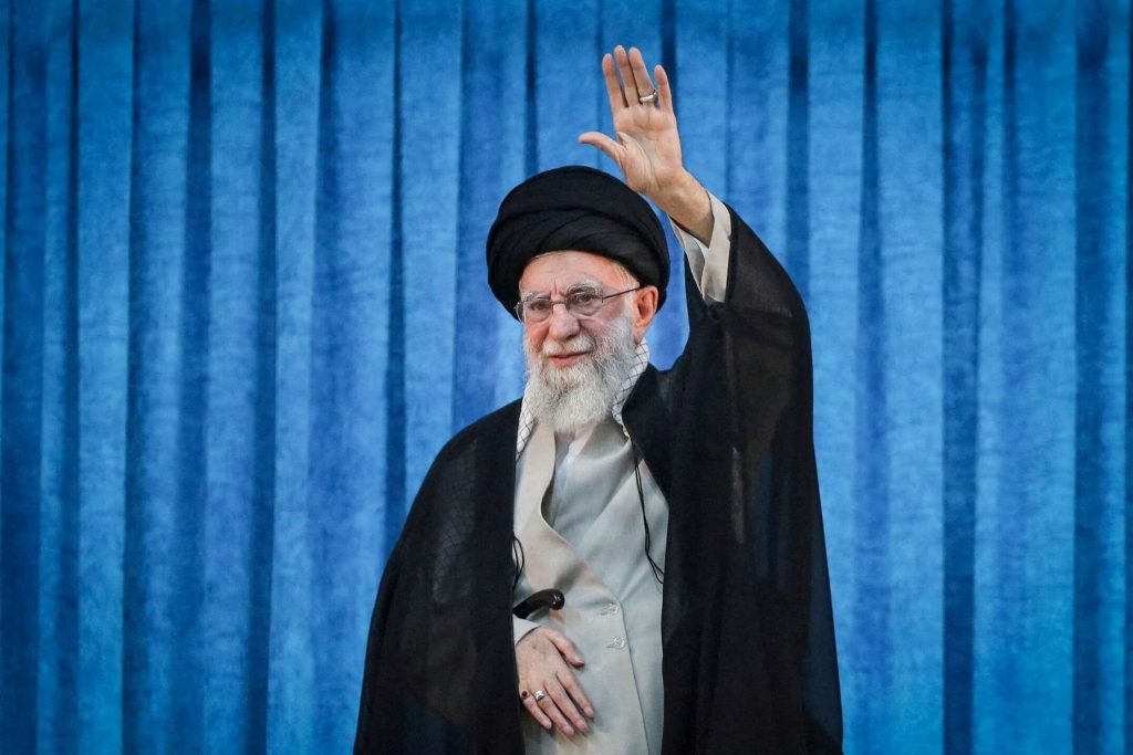 Mort de Ali Khamenei : Téhéran décrète 40 jours de deuil et promet des représailles