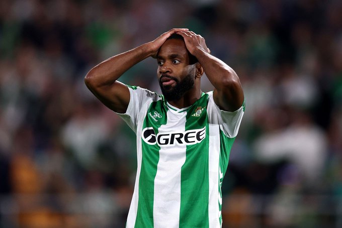 Real Betis Séville sanctionne Cédric Bakambu après son absence prolongée