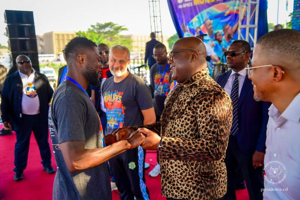 RDC : Le Président Tshisekedi accueille les Léopards qualifiés à la Coupe du Monde 2026, après un accueil exceptionnel de la population
