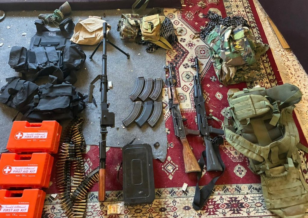 Des dizaines d'armes du Hezbollah destinées à des activités terroristes contre des soldats de l'IDF, le 3 mai 2026