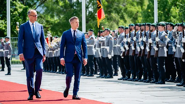 Allemagne–Hongrie : Merz et Péter Magyar scellent un rapprochement stratégique sur l’UE, l’Ukraine et la sécurité européenne