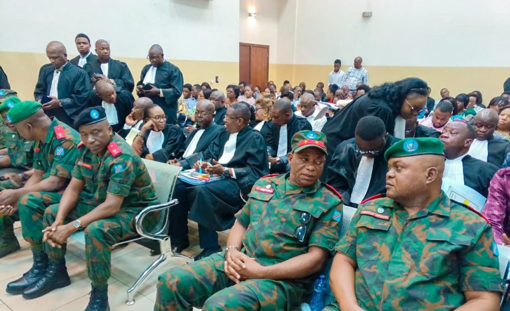 Procès du général Christian Tshiwewe : la défense conteste la compétence de la Haute Cour militaire et réclame sa remise en liberté