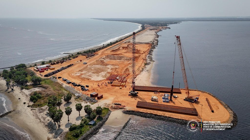 Muanda : Le VPM de Transport Jean-Pierre Bemba inspecte le chantier du Port en eau profonde de Banana