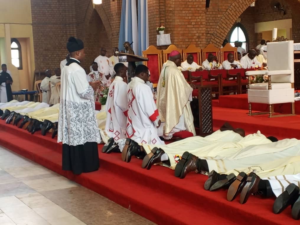 RDC : 32 nouveaux diacres appelés à être « sel et lumière du monde » à Kinshasa