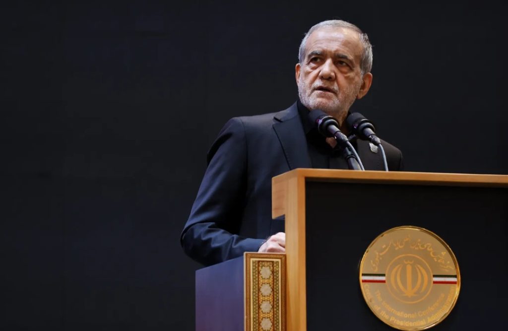 Iran–États-Unis : Pezeshkian affirme que Téhéran est engagé dans une « guerre à grande échelle » et appelle à l’unité nationale