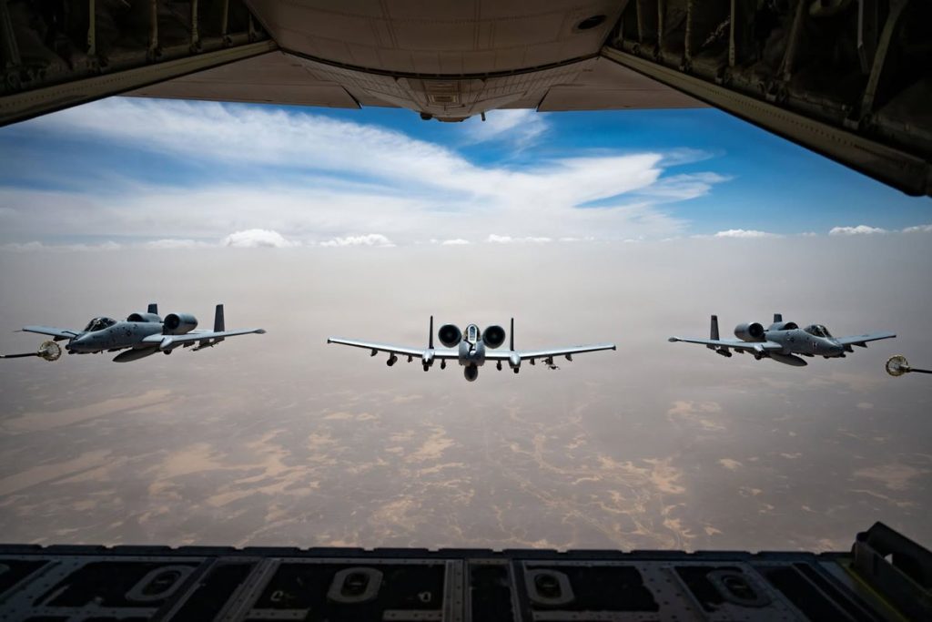 Les États-Unis frappent de nouveau l’Iran : plus de 300 cibles militaires visées en trois jours