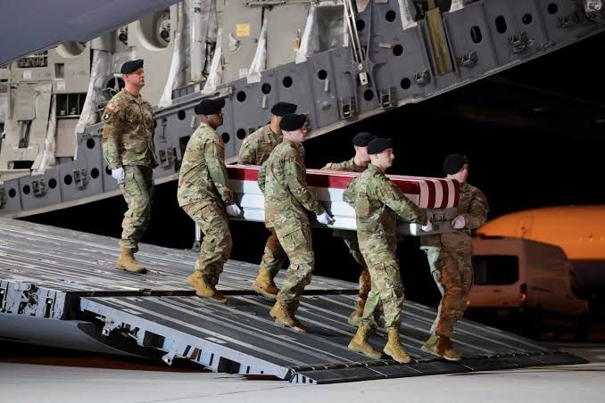 Guerre contre l’Iran : le lourd tribut humain s’alourdit pour les États-Unis, au moins 16 militaires tués et plus de 400 blessés