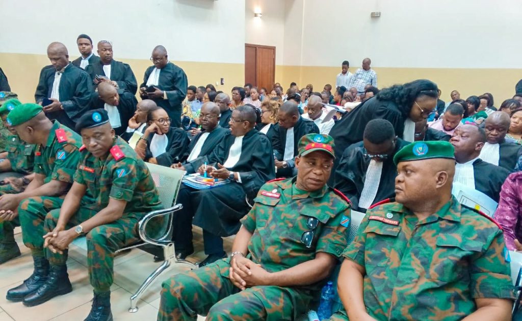 Procès Général Tshiwewe : La défense dénonce de graves irrégularités et conteste la compétence du Conseil national de cyberdéfense