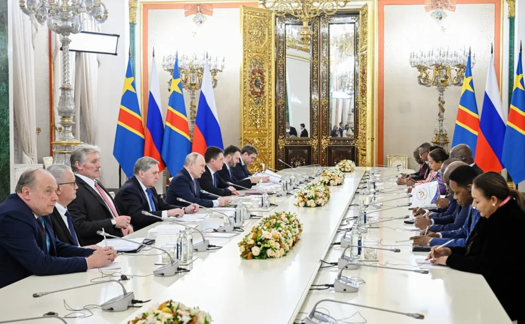 RDC–Russie : Félix Tshisekedi sollicite l’appui de Vladimir Poutine pour obtenir le retrait des troupes rwandaises et la prolongation du mandat de la MONUSCO