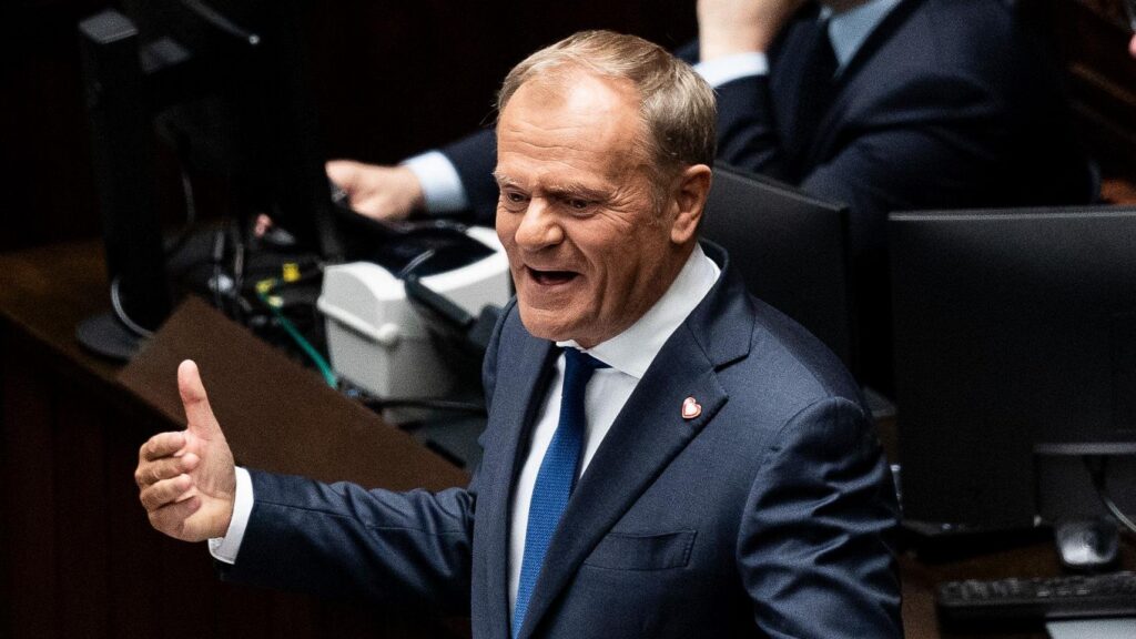 Pologne : une crise constitutionnelle éclate à Varsovie, le président Nawrocki retourne au pays en urgence