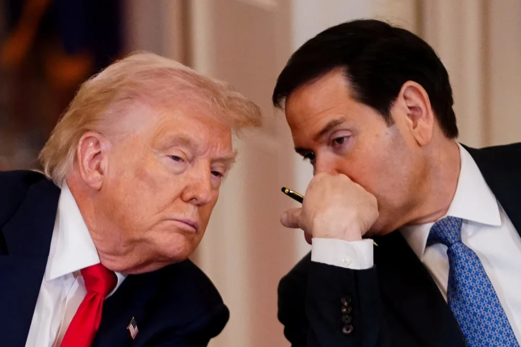 Moyen-Orient : Washington retire ses troupes de plusieurs bases militaires, Trump envisage des frappes stratégiques contre l’Iran