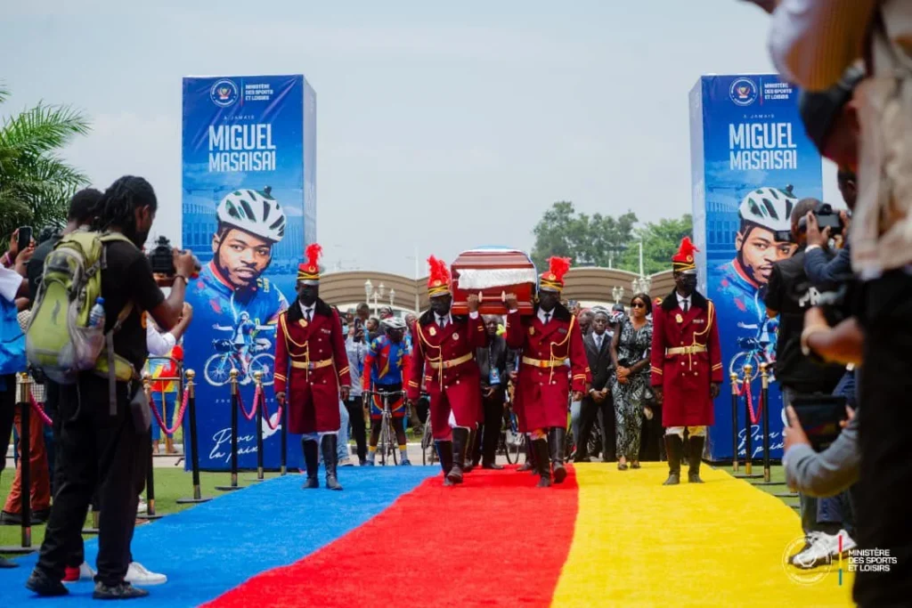 RDC : Miguel Masaïsaï élevé au rang de héros du mérite civique et sportif, le dernier voyage d’un jeune cycliste qui pédalait pour la paix