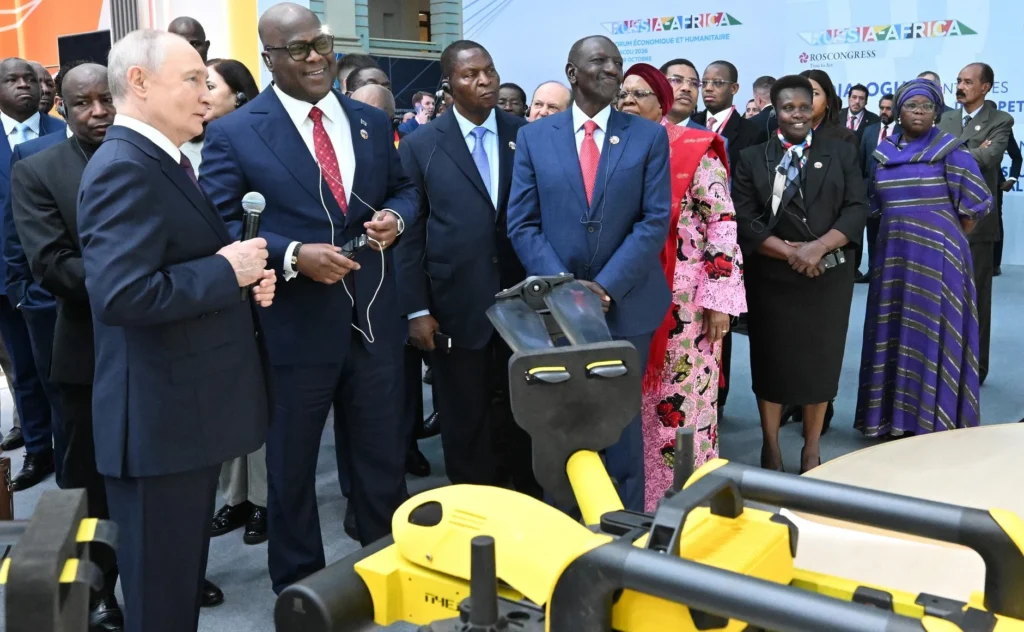 Russie-Afrique : Vladimir Poutine présente les avancées technologiques russes aux dirigeants africains à Moscou